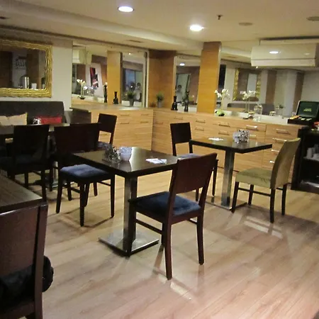 Hotel Derpa 3*