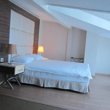 Hotel Derpa 3*